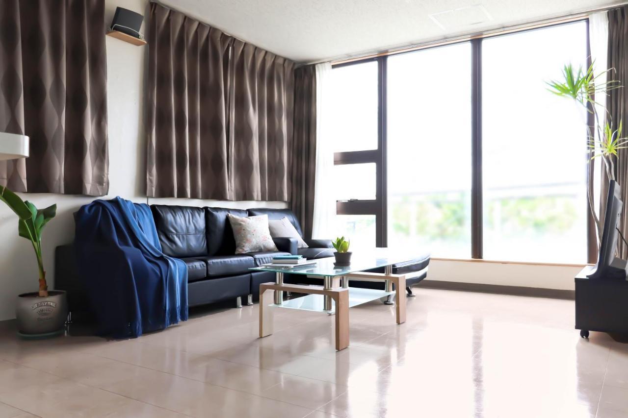 Condominium Hotel Mihama Upi Chatan Buitenkant foto