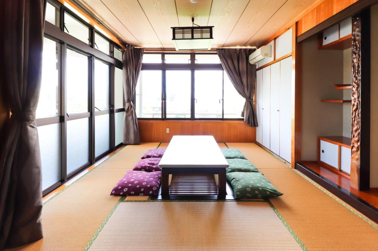 Condominium Hotel Mihama Upi Chatan Buitenkant foto